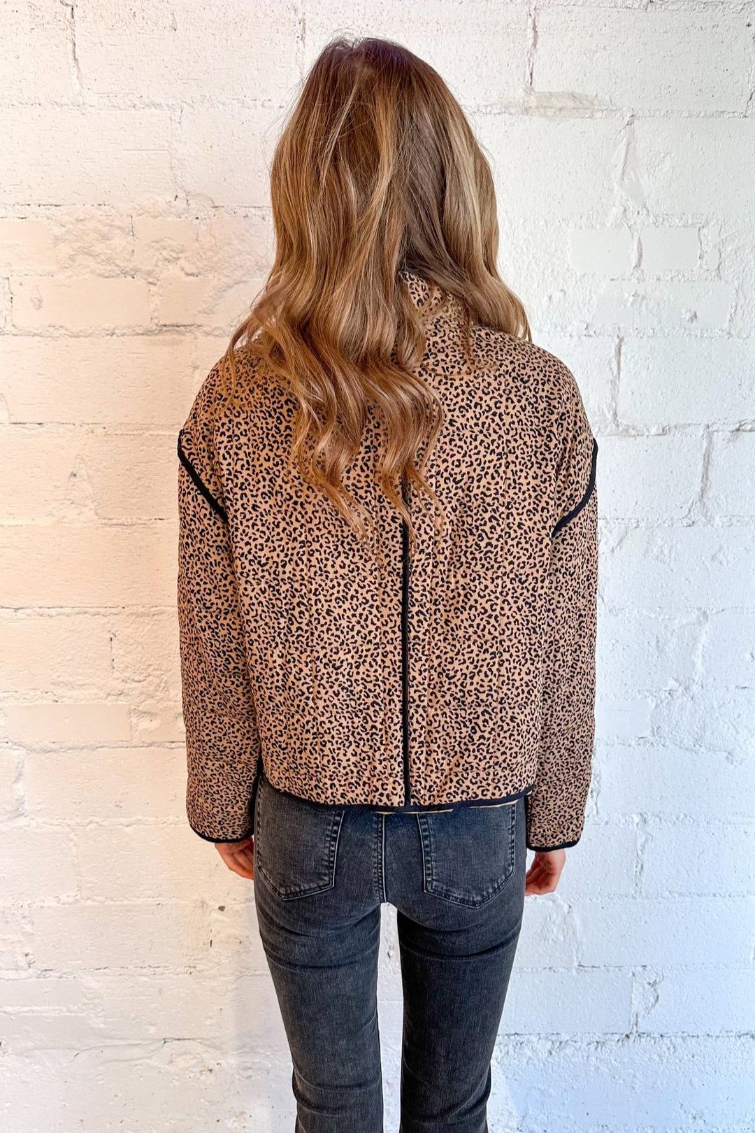 Bold animal print for a trendy statement
Quilted design for warmth and comfort
Neutral tan color for versatile styling
Ideal for casual or dressed-up looks