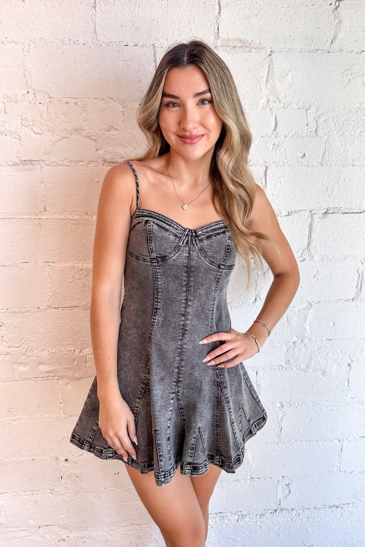 Available in black and light blue denim
Flattering fit-and-flare silhouette for an hourglass shape
Mini length for a playful, flirty vibe
Versatile design for casual or dressed-up styling
Ideal for day-to-night wear