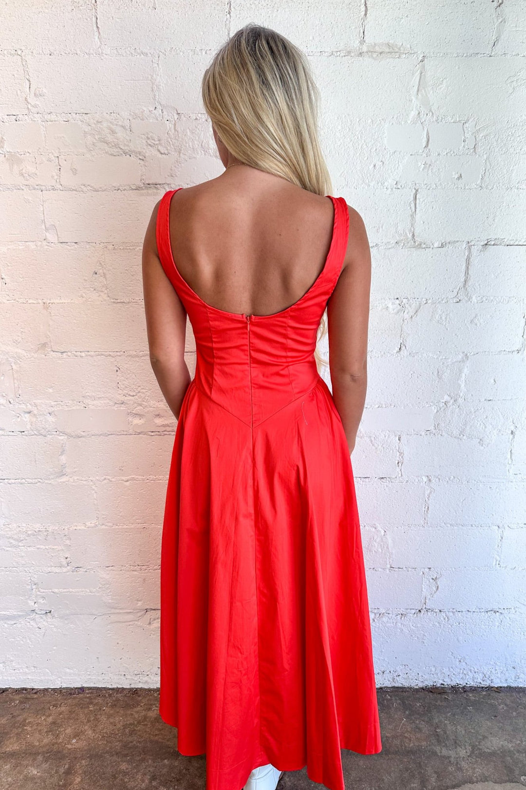 Available in red and black
Floor-length maxi design for an elegant look
Adjustable straps for a perfect fit
Flattering V-neckline