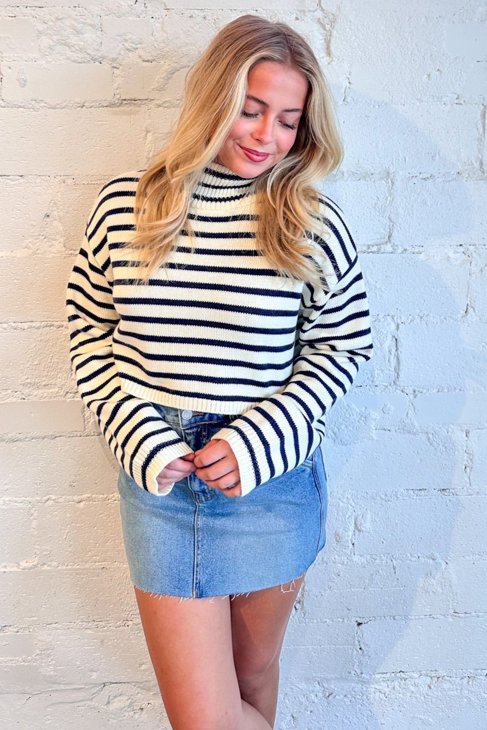 Classic nautical stripes for a timeless look
Cropped design for a trendy silhouette
Soft, breathable fabric for all-day comfort
Perfect for casual outings or beach days