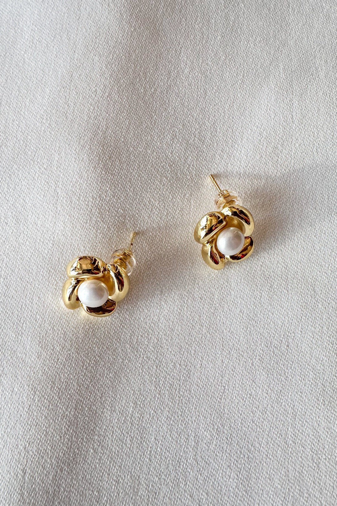 Pearl and Gold Floral Stud Earrings, Stud Earrings, Adeline Boutique Jewelry, Jewelry 