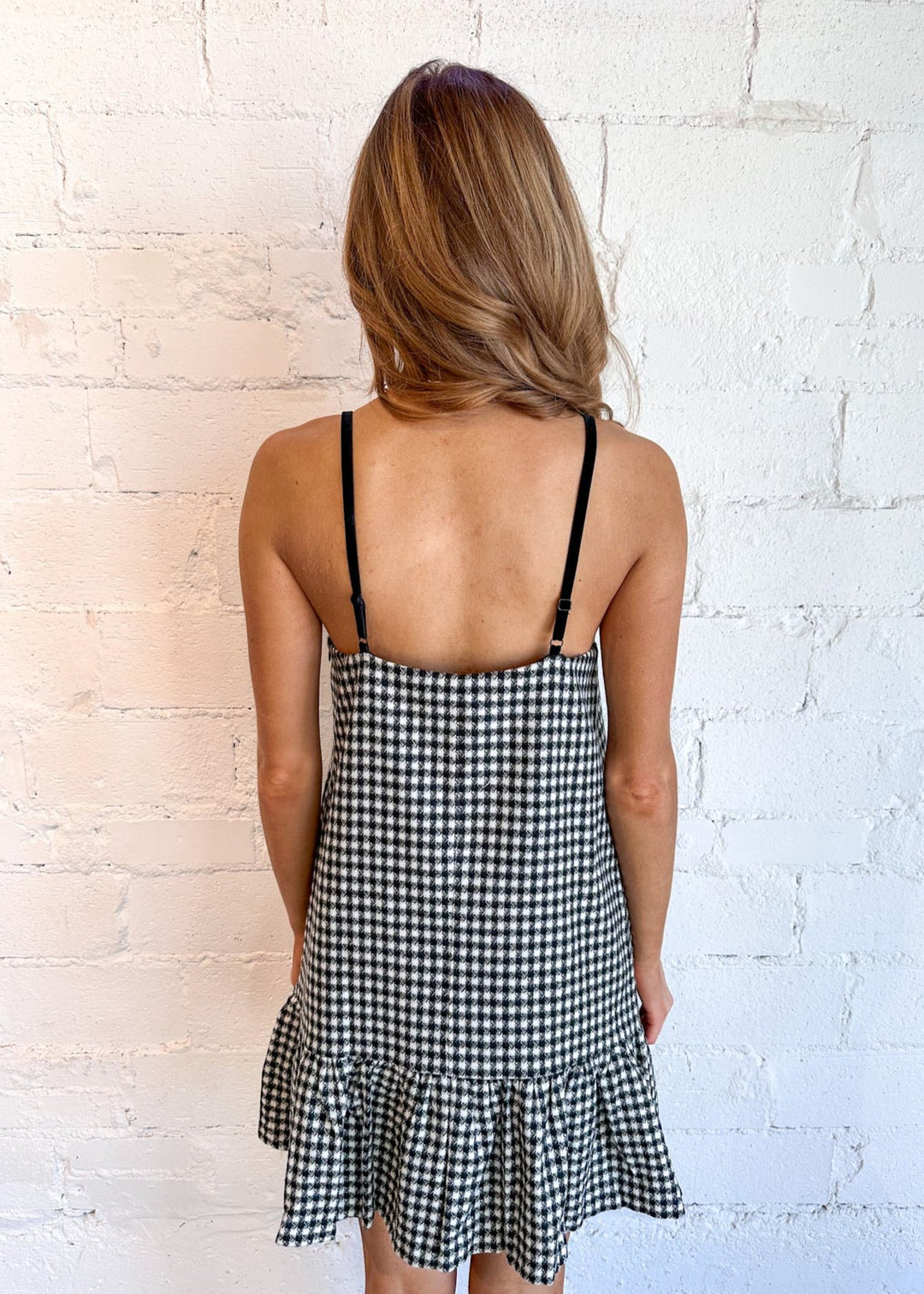 Classic plaid pattern for a timeless appeal
Adjustable ribbon straps for a personalized fit
Ruffle hem detail adds a playful touch
Lightweight fabric for comfort and breathability