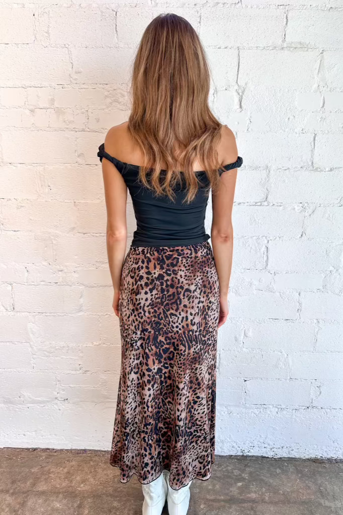 Eye-catching spotted print for a trendy look
Flattering midi length that suits all body types
Lightweight, breathable fabric for comfort
Versatile design for various occasions